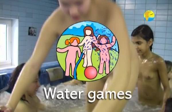 Water Games - Naturist freedom family nudism video in the pool [720×480 | 01:14:29 | 4.3 GB] [ヌーディズムコレクション]