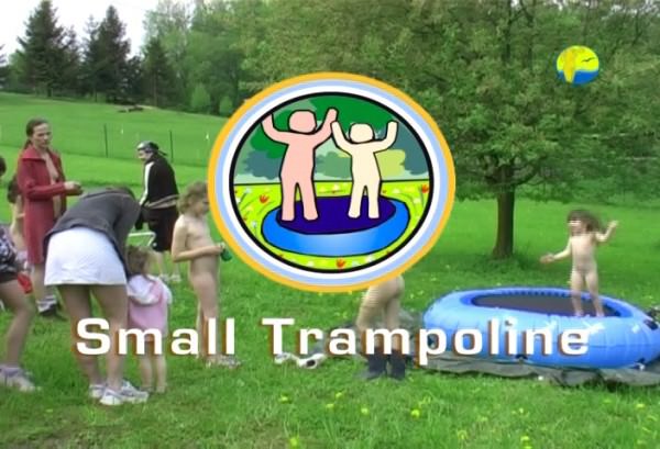 Small Trampoline - Naturist freedom family nudism video [720×480 | 01:23:43 | 2.5 GB] [ヌーディズムコレクション]